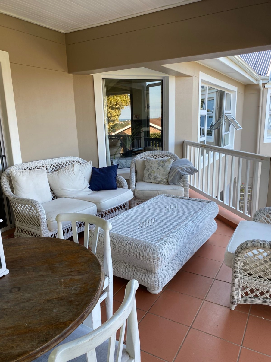 5 Bedroom Property for Sale in Seafield Eastern Cape